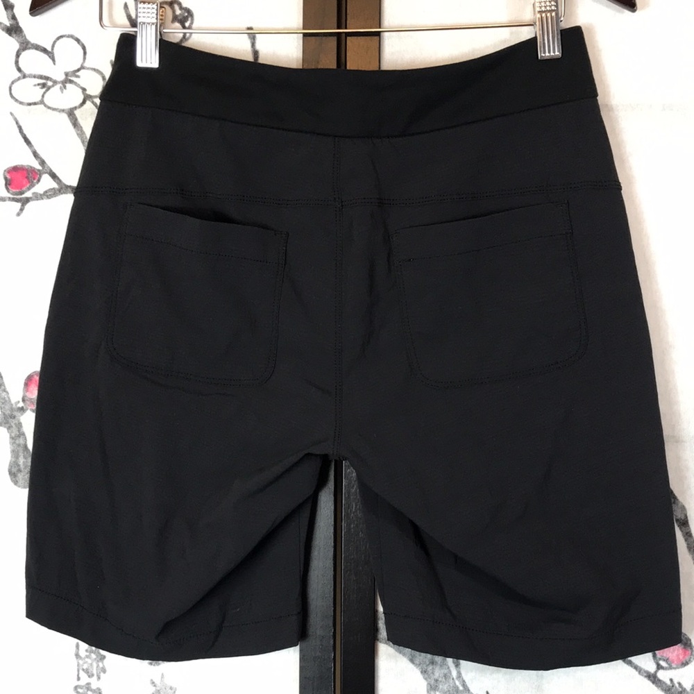 🐲💙 Athleta Black Trekkie Bermuda Short - Picture 3 of 8
